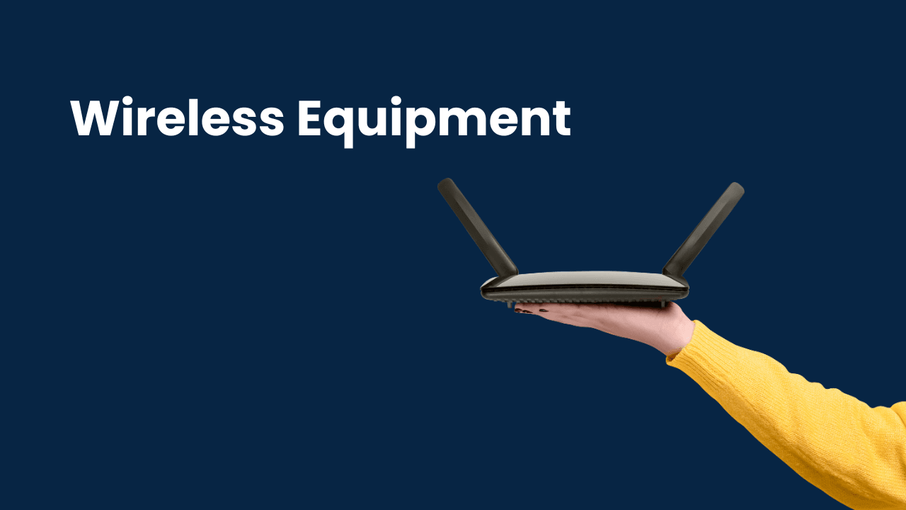 A person holding a wireless router with antennas against a dark background.